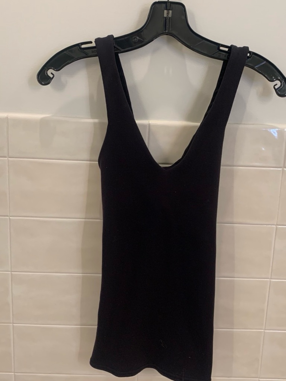 ALO Yoga Black Ribbed V-Neck Tank Top